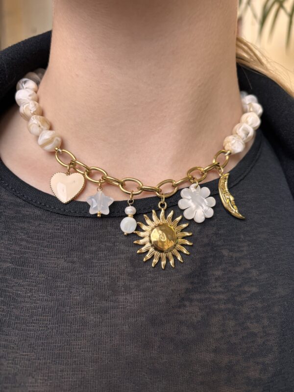Collier charms blanc 2