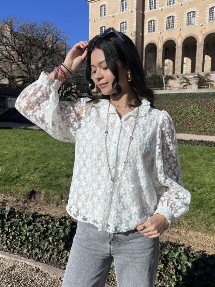 Chemise Blanche à Dentelle à Détails Fleurs 2
