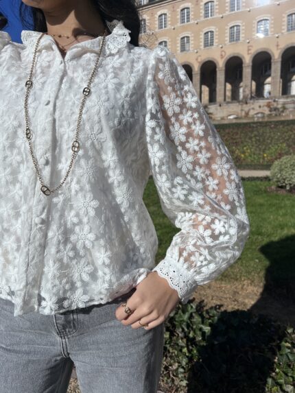 Chemise Blanche à Dentelle à Détails Fleurs 3