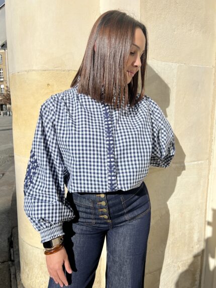 Blouse Vichy Bleu Marine Détails Brodés