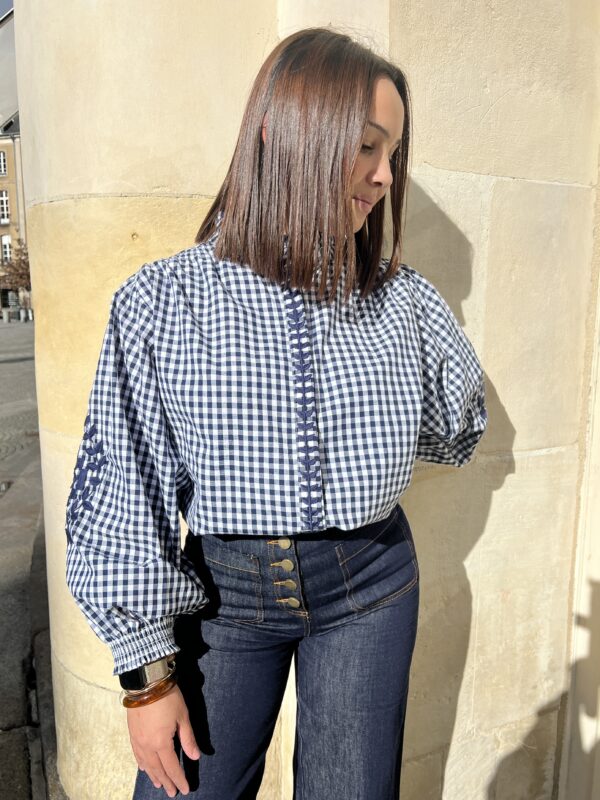 Blouse Vichy Bleu Marine Détails Brodés