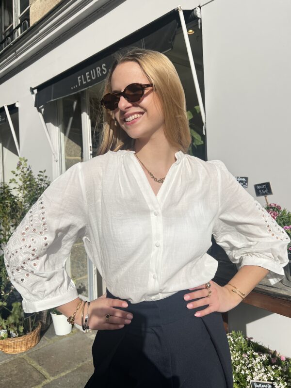 Blouse À Manches 3/4 Avec Broderie Blanche