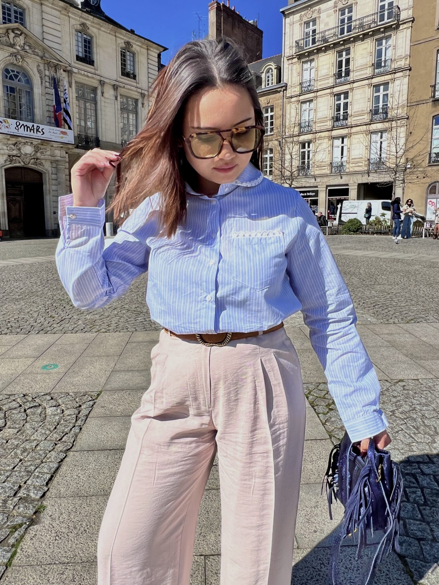 Chemisier Bleu À Rayures Avec Broderie Chemisier Bleu À Rayures Avec Broderie