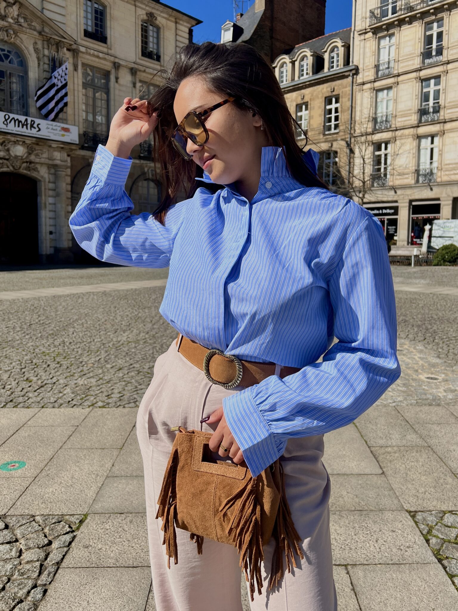 Blouse Bleu Rayée À Col Collerette Blouse Bleu Rayée À Col Collerette